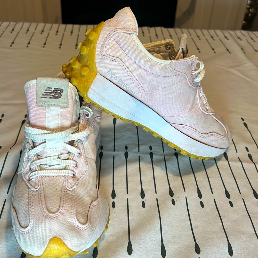 Vintage Pale Pink & Cream New Balance 327’s.  Size 8B.